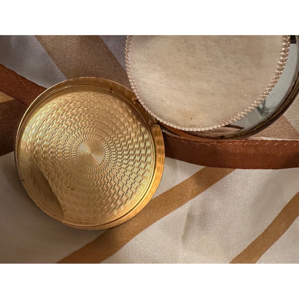 Vintage Brass Gold Tone Floral & Ribbon Scroll Powder Compact Mirror - Picture 4 of 4
